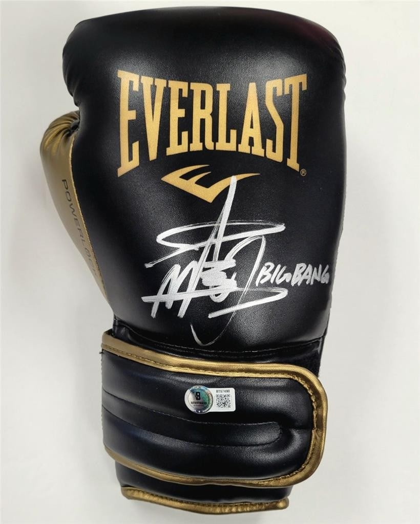 Junto Nakatani Signed Everlast Boxing Glove Beckett Authenticated: Junto Nakatani Signed Everlast Boxing Glove Beckett Authenticated This is an original pair of boxing gloves signed by professional boxer Junto Nakatani, featuring the iconic 'Big Bang' design. Authent