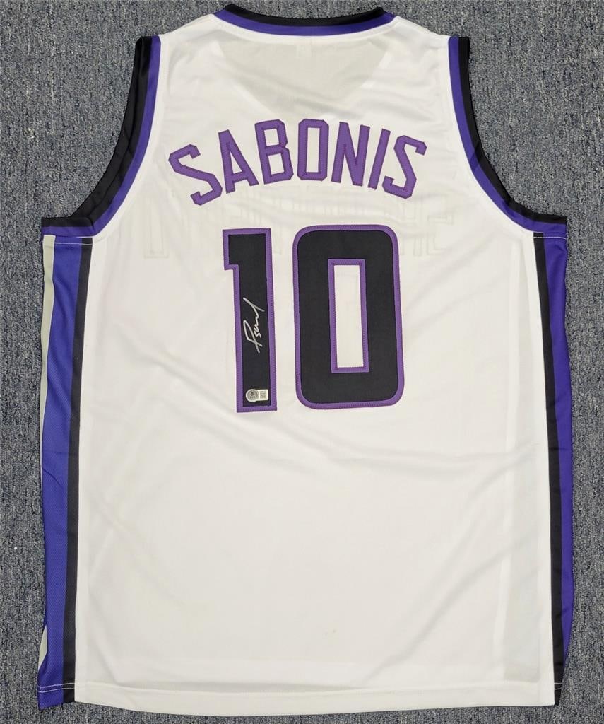 Domantas Sabonis Signed Sacramento Kings Jersey BAS Authenticated: Domantas Sabonis Signed Sacramento Kings Jersey BAS Authenticated This is an original signed jersey of Domantas Sabonis, a prominent player of the Sacramento Kings. The jersey features an authenticate