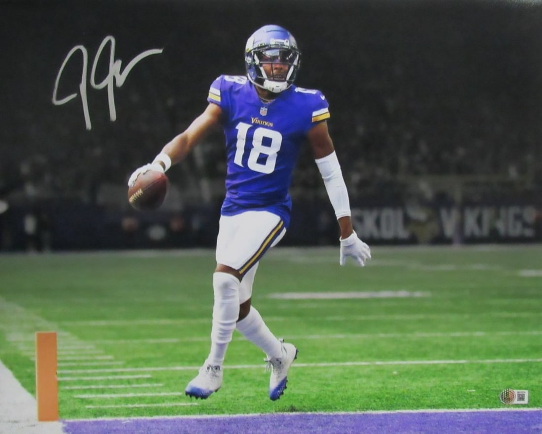 Justin Jefferson Signed 16x20 Photo Minnesota Vikings Beckett Authenticated: Justin Jefferson Signed 16x20 Photo Minnesota Vikings Beckett Authenticated This is an original 16x20 photo signed by Justin Jefferson, featuring the Minnesota Vikings wide receiver. The autograph has
