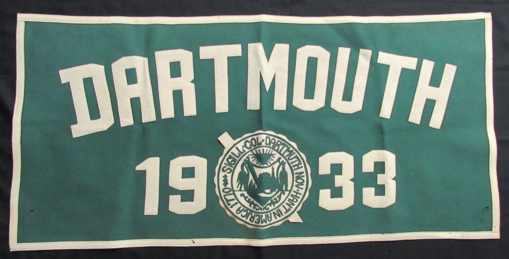 Vintage 1933 Dartmouth Ivy League Football Pennant 46x21.5 Green Felt: Vintage 1933 Dartmouth Ivy League Football Pennant 46x21.5 Green Felt Celebrate the rich tradition of college football with this Vintage Dartmouth Ivy League Football Banner. Measuring 46x21.5 inches,
