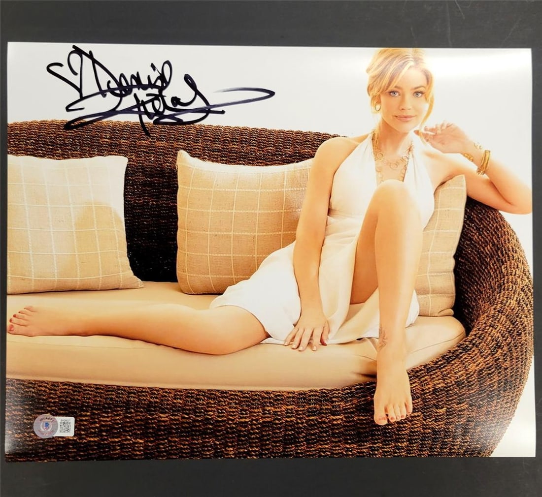 Denise Richards Signed 11x14 Photo Ant Man Beckett Authenticated: Denise Richards Signed 11x14 Photo Ant Man Beckett Authenticated This is an original 11x14 photograph featuring Denise Richards, known for her role in Ant Man. The photograph is authenticated by Becke