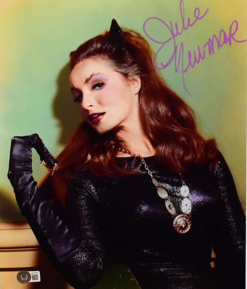 Julie Newmar Signed 11x14 Catwoman Photo Beckett Authenticated: Julie Newmar Signed 11x14 Catwoman Photo Beckett Authenticated This stunning 11x14 photograph features a close-up of Julie Newmar as Catwoman, capturing the iconic character in all her glory. The phot