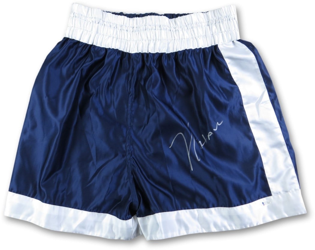 Julio Cesar Chavez Autographed Boxing Trunks Navy White Beckett Authenticated (1 of 4)