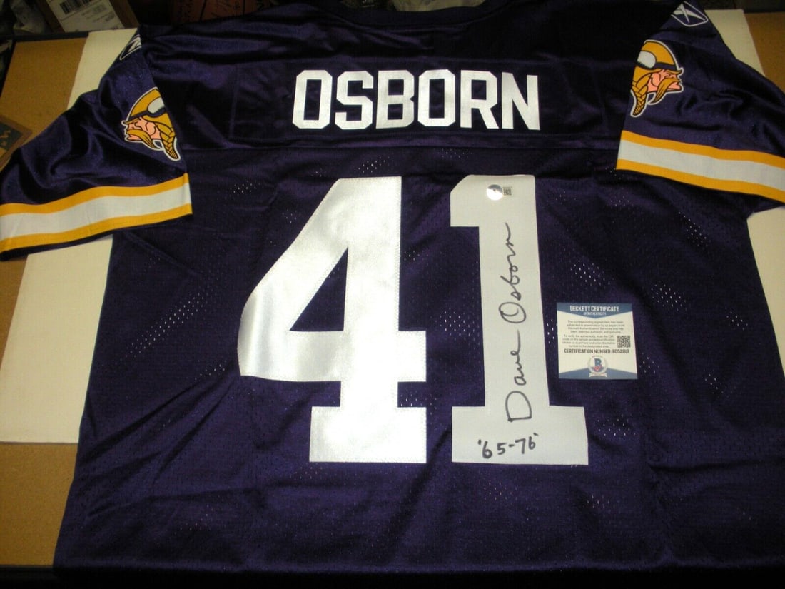 Dave Osborne Signed Minnesota Vikings Reebok Jersey with COA: Dave Osborne Signed Minnesota Vikings Reebok Jersey with COA This officially licensed Reebok jersey is signed by Dave Osborne, a notable player from the Minnesota Vikings. Featuring authentic details,