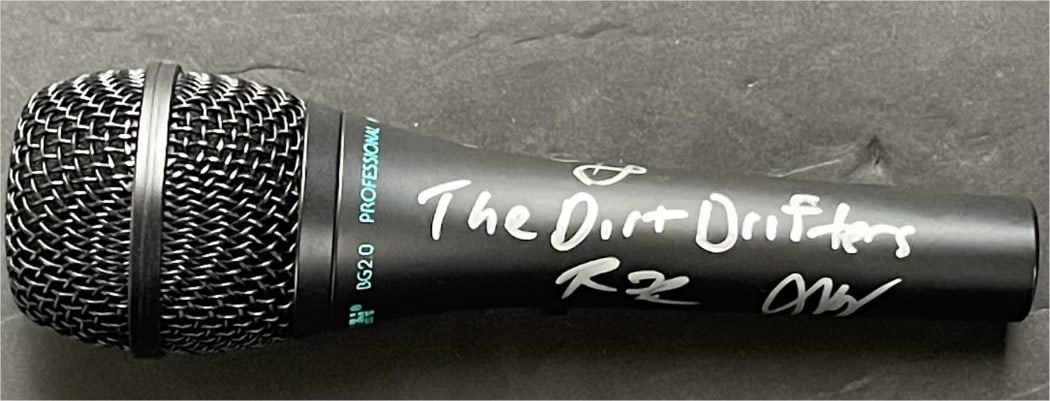 The Dirt Drifters Signed Microphone by Matt Fleener Ryan Fleener Jeff Middleton: The Dirt Drifters Signed Microphone by Matt Fleener Ryan Fleener Jeff Middleton This is an original autographed microphone from The Dirt Drifters band, signed by members Matt Fleener, Ryan Fleener, an