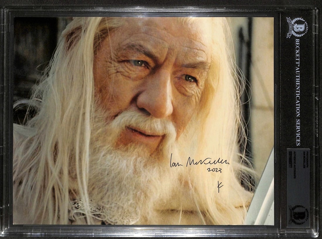 Ian McKellen Signed 8x10 Gandalf Photo Beckett Authenticated: Ian McKellen Signed 8x10 Gandalf Photo Beckett Authenticated This stunning 8x10 color photograph features Ian McKellen as Gandalf from The Lord of the Rings, beautifully signed in black permanent mark