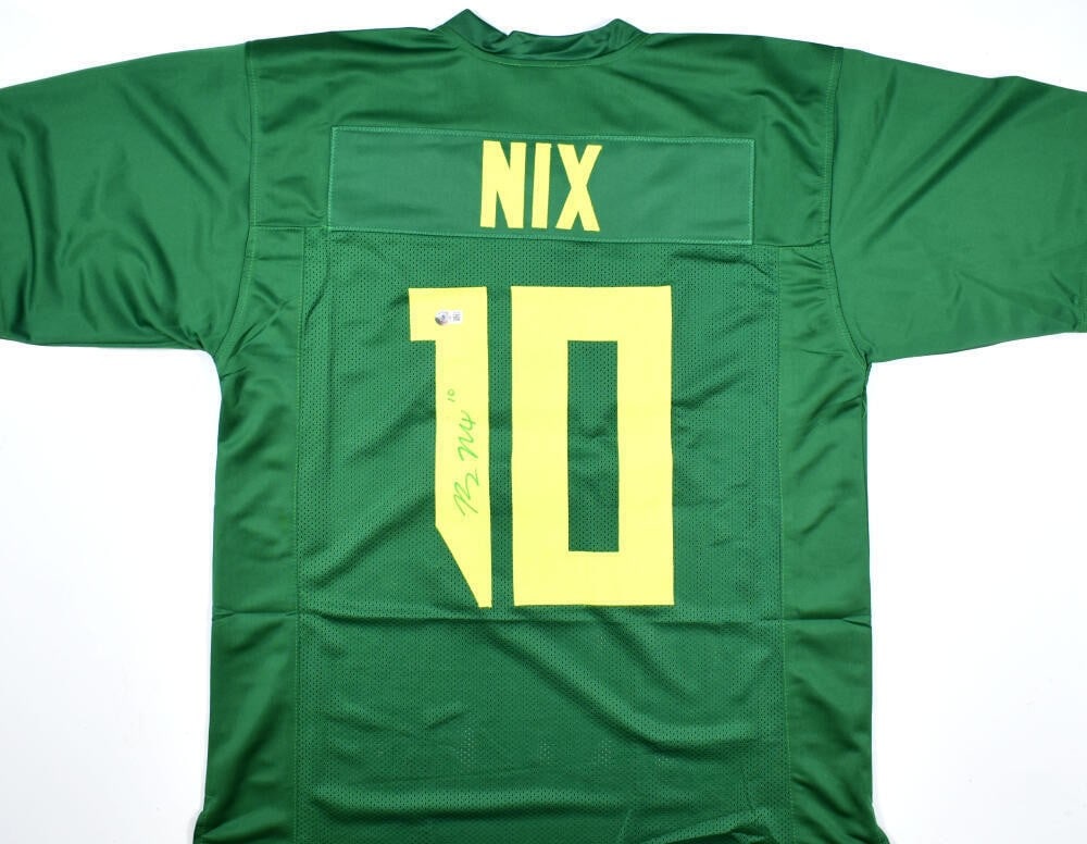 Bo Nix Signed Oregon Ducks Jersey Beckett Authenticated Green: Bo Nix Signed Oregon Ducks Jersey Beckett Authenticated Green This is a pre-owned, original college style jersey representing the Oregon Ducks, featuring the autograph of player Bo Nix. The jersey is