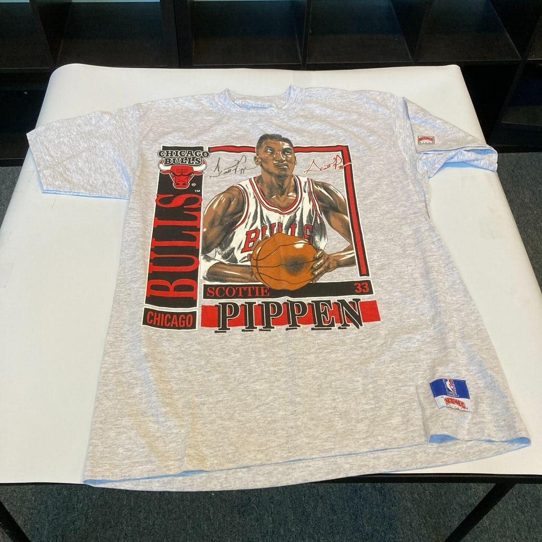 Scottie Pippen Signed Vintage Chicago Bulls T-shirt Beckett Certified: Scottie Pippen Signed Vintage Chicago Bulls T-shirt Beckett Certified Celebrate basketball history with this Scottie Pippen signed vintage Chicago Bulls T-shirt. Authenticated by Beckett Authenticatio