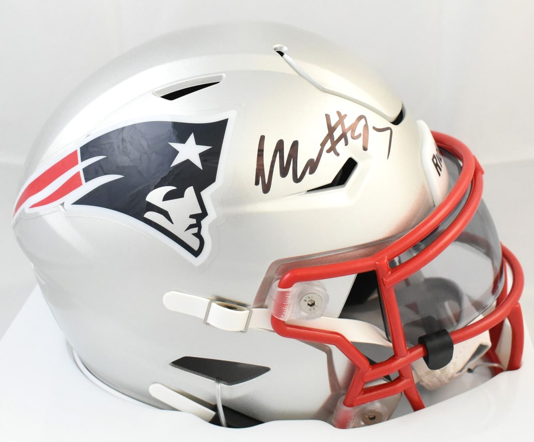 Signed New England Patriots SpeedFlex Mid-Size Football Helmet Beckett Holo (1 of 5)