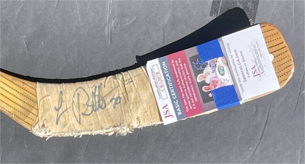 Luc Robitaille Autographed Game Used Hockey Stick LA Kings JSA Certified (1 of 5)