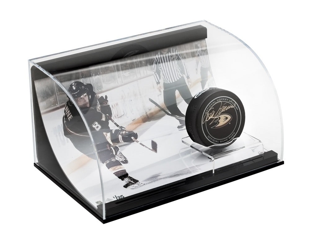 Teemu Selanne Autographed Puck and Photo Display Limited Edition #/25: Teemu Selanne Autographed Puck and Photo Display Limited Edition #/25 Celebrate the legacy of Teemu Selanne with this exquisite autographed puck and photo acrylic display. This limited edition piece i