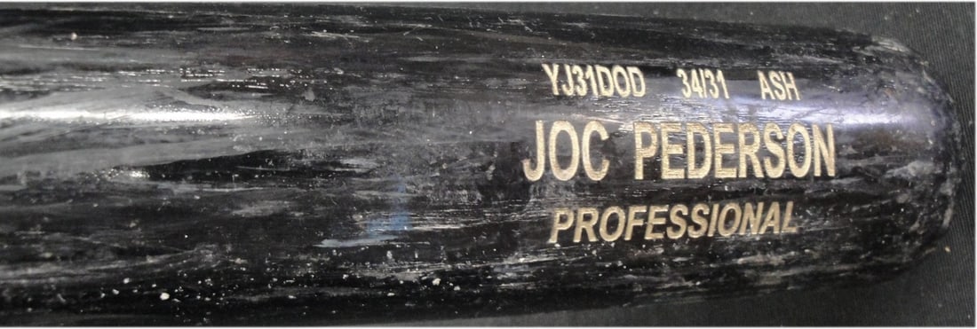 Joc Pederson MLB Team Issued Baseball Bat Dodgers Heavy Wear: Joc Pederson MLB Team Issued Baseball Bat Dodgers Heavy Wear Own a piece of baseball history with this Joc Pederson Official Major League Team Issued Baseball Bat from the Los Angeles Dodgers. This ba
