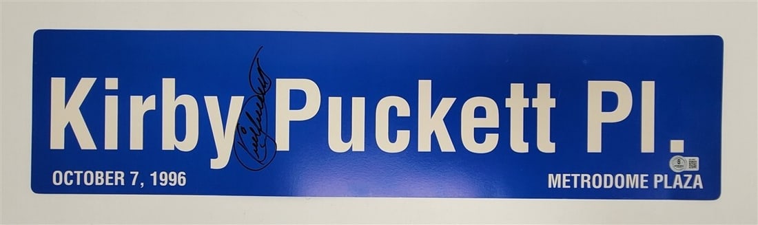 Kirby Puckett Autographed Replica Street Sign Beckett COA: Kirby Puckett Autographed Replica Street Sign Beckett COA This is an original Kirby Puckett autographed replica "Kirby Puckett Pl." street sign, perfect for any baseball enthusiast or collector. The s