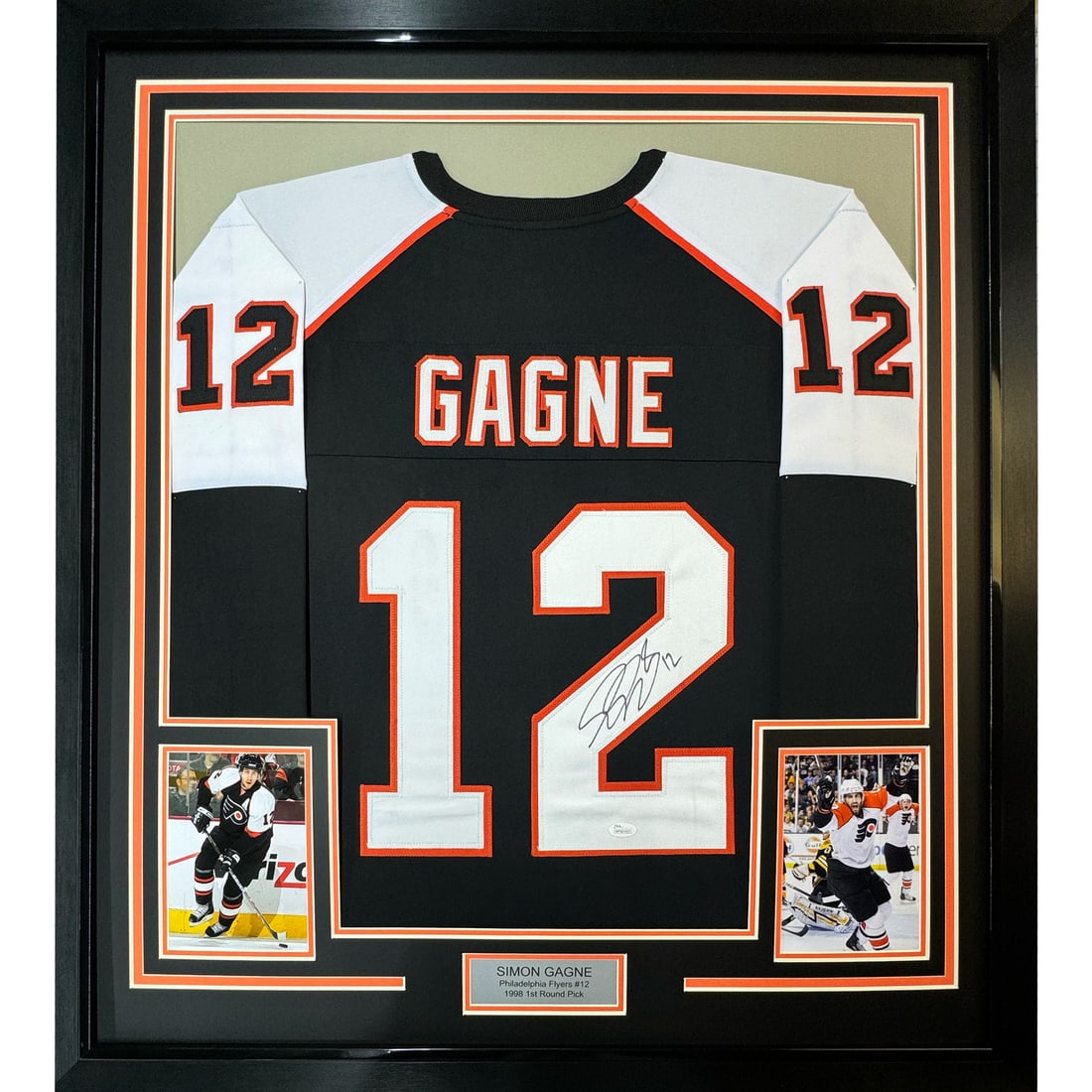 Framed Simon Gagne Autographed Jersey Philadelphia Flyers JSA COA 33x42: Framed Simon Gagne Autographed Jersey Philadelphia Flyers JSA COA 33x42 This professionally framed and matted item features an autographed Simon Gagne black jersey from the Philadelphia Flyers, measur