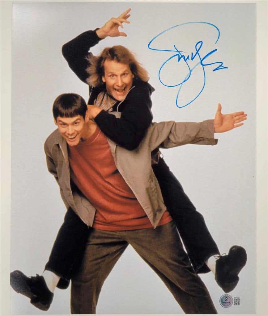 Jeff Daniels Autographed 11x14 Dumb and Dumber Photo Beckett Authenticated: Jeff Daniels Autographed 11x14 Dumb and Dumber Photo Beckett Authenticated This is an original 11x14 photograph of Jeff Daniels as Harry from the iconic film "Dumb and Dumber," featuring his authentic