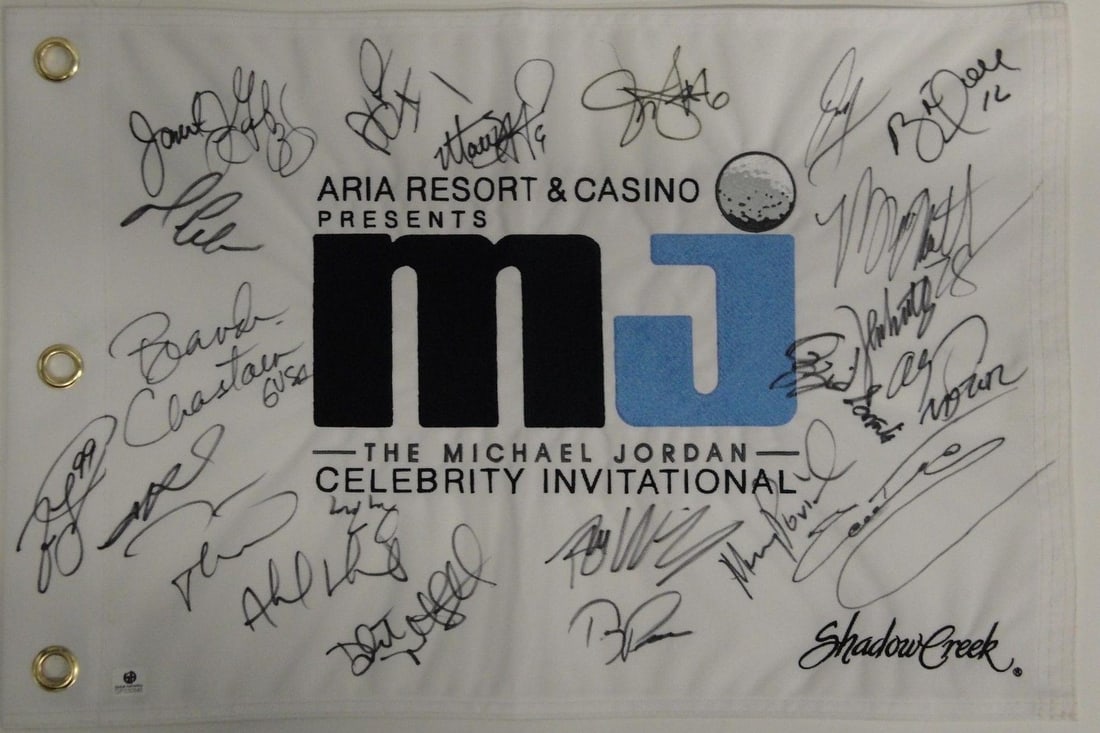 Mario Lemieux Dr. J Brett Hull Signed 13x19 Flag Global Authenticated: Mario Lemieux Dr. J Brett Hull Signed 13x19 Flag Global Authenticated Celebrate the legacy of hockey with this autographed 13"x19" flag featuring signatures from 21 notable players, including Mario Le
