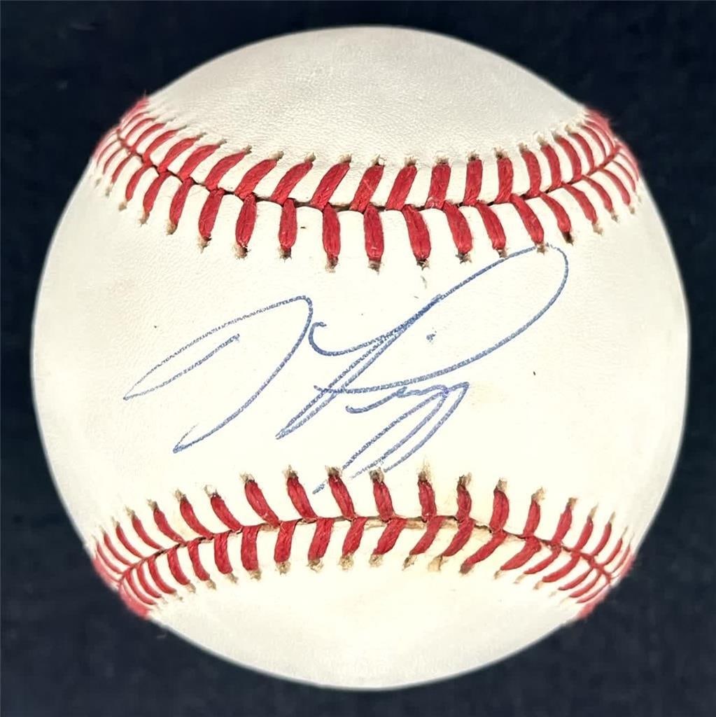 Mike Piazza Signed ONL National League Baseball with Beckett Authentication (1 of 3)