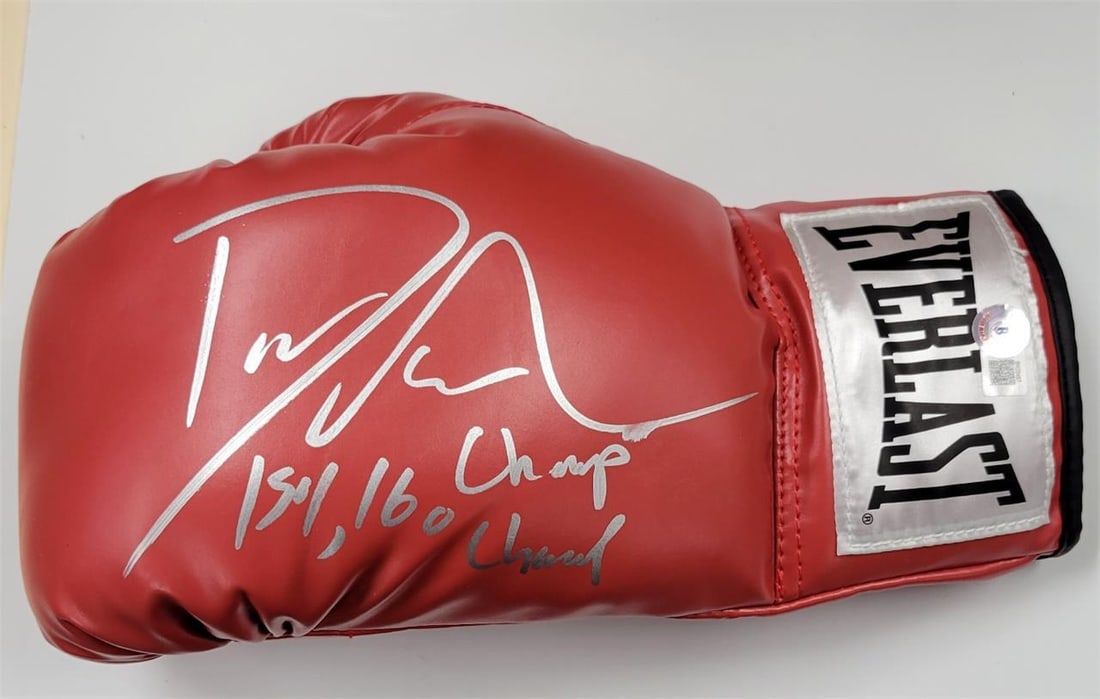 Demetrius Andrade Signed Boxing Glove 154 160 Champ Beckett BAS: Demetrius Andrade Signed Boxing Glove 154 160 Champ Beckett BAS This is an original boxing glove signed by Demetrius Andrade, a champion in the 154 and 160 weight classes. The autograph has been authe