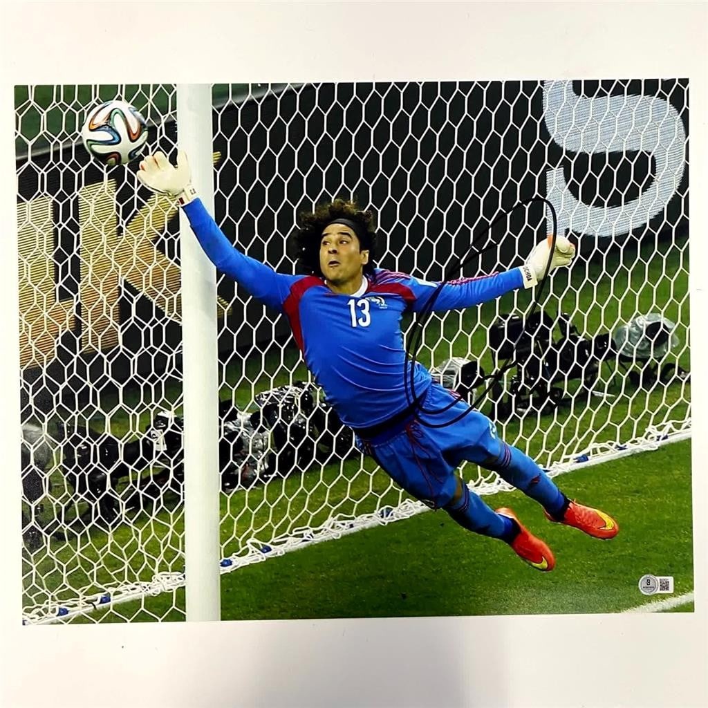 Guillermo Ochoa Autographed 16x20 Mexico Soccer Photograph Beckett Authenticated: Guillermo Ochoa Autographed 16x20 Mexico Soccer Photograph Beckett Authenticated This 16x20 photo features a genuine autograph from Guillermo Ochoa, the renowned soccer player for Team Mexico. The sig