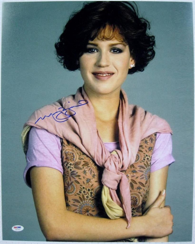 Molly Ringwald Signed 16x20 Pretty In Pink Photo PSA ITP COA: Molly Ringwald Signed 16x20 Pretty In Pink Photo PSA ITP COA This is an original 16x20 photograph of Molly Ringwald from the classic movie 'Pretty In Pink'. The photo is signed by Molly Ringwald, ensu