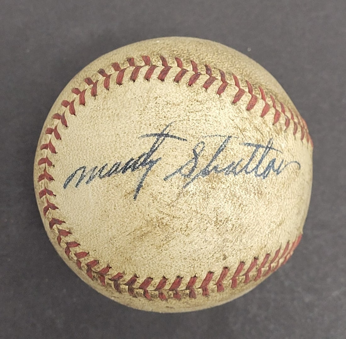 Monty Stratton Signed Baseball with Beckett COA Vintage Collectible: Monty Stratton Signed Baseball with Beckett COA Vintage Collectible This is a rare vintage baseball signed by Monty Stratton, a notable pitcher for the Chicago White Sox from 1934 to 1938. The ball fe