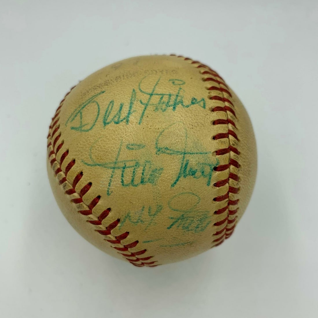 1960s Willie Mays Signed Inscribed Baseball JSA COA Best Wishes New York Giants: 1960s Willie Mays Signed Inscribed Baseball JSA COA Best Wishes New York Giants This original 1960's baseball features the legendary Willie Mays and is inscribed with "Best Wishes, New York Giants." T
