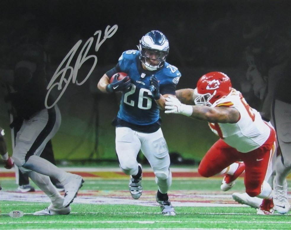 Saquon Barkley Autographed 16x20 Photo Philadelphia Eagles PSA/DNA: Saquon Barkley Autographed 16x20 Photo Philadelphia Eagles PSA/DNA Celebrate the legacy of Saquon Barkley with this stunning signed 16x20 photo featuring the Philadelphia Eagles. This remarkable piece