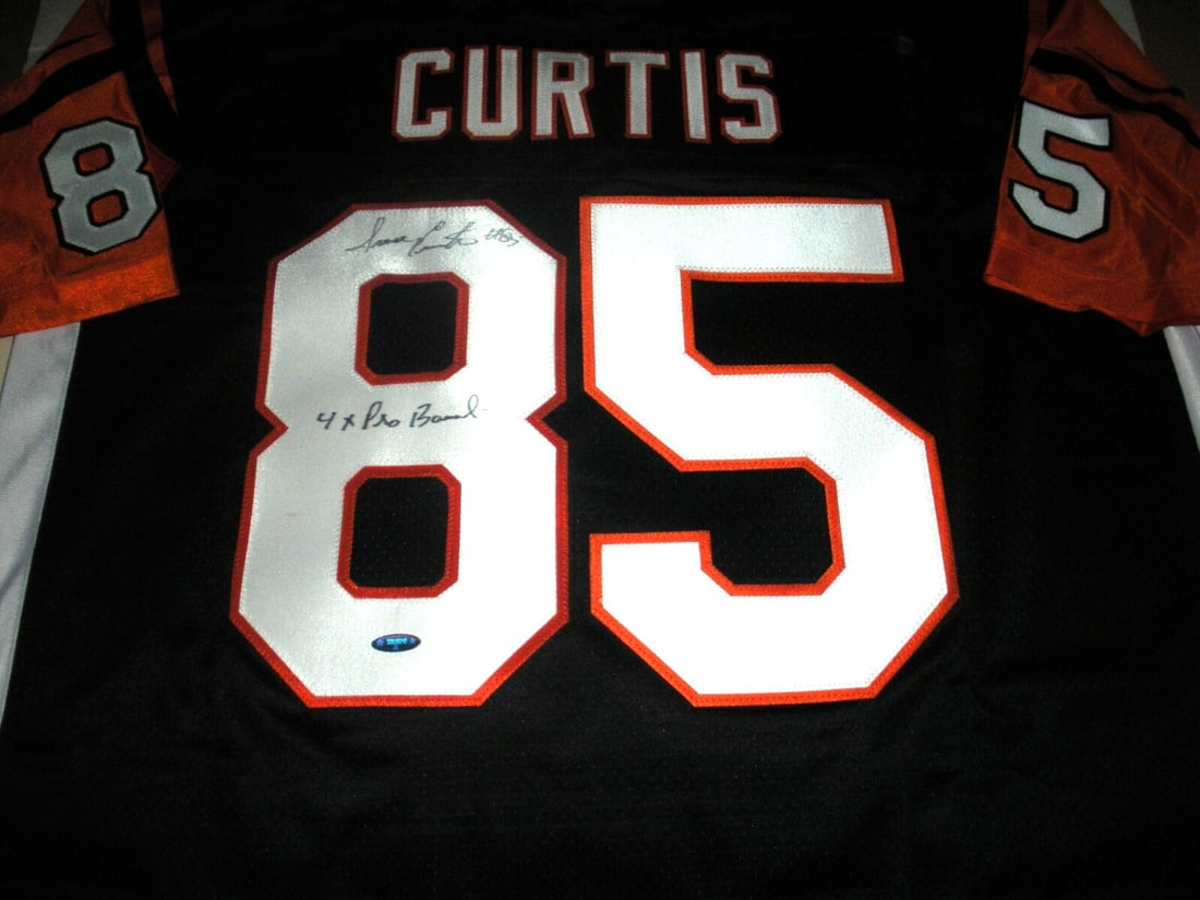 Isaac Curtis Signed Cincinnati Bengals ProLine Jersey BAS Authenticated: Isaac Curtis Signed Cincinnati Bengals ProLine Jersey BAS Authenticated This officially licensed Proline jersey, signed by Isaac Curtis, is a must-have for any football fan. The jersey features a vibr
