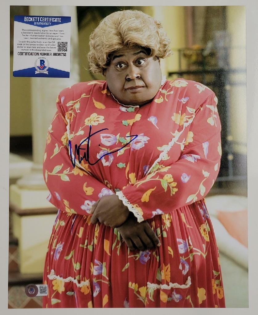 Martin Lawrence Autographed Big Momma's House 11x14 Photo Beckett Authenticated: Martin Lawrence Autographed Big Momma's House 11x14 Photo Beckett Authenticated This is an original 11x14 photo of Martin Lawrence from the film 'Big Momma's House,' featuring his authentic autograph.