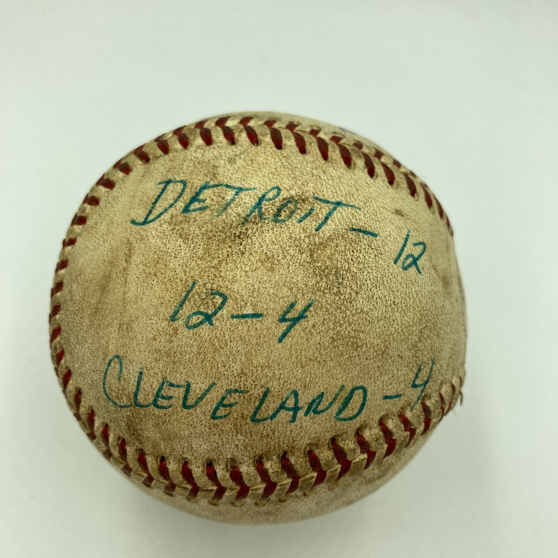 Mickey Lolich Game Used Baseball 104th Win Signed Beckett COA: Mickey Lolich Game Used Baseball 104th Win Signed Beckett COA This game-used baseball is a remarkable piece of baseball memorabilia, featuring the autograph of legendary pitcher Mickey Lolich. This sp