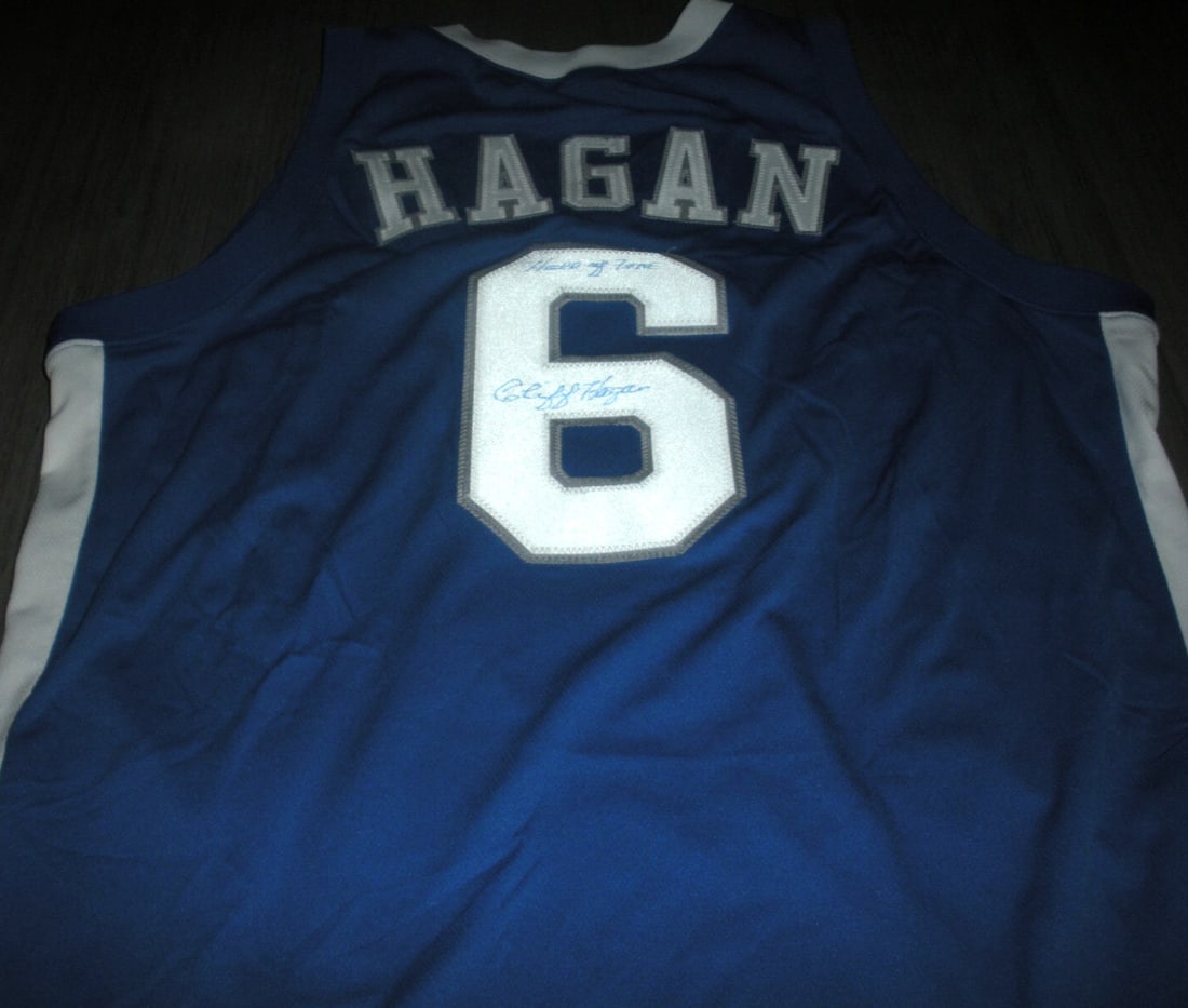 Cliff Hagan Kentucky Wildcats Signed Nike Jersey with COA: Cliff Hagan Kentucky Wildcats Signed Nike Jersey with COA This officially licensed Nike jersey is a must-have for any Kentucky Wildcats fan. It features the signature of Cliff Hagan, making it a uniqu