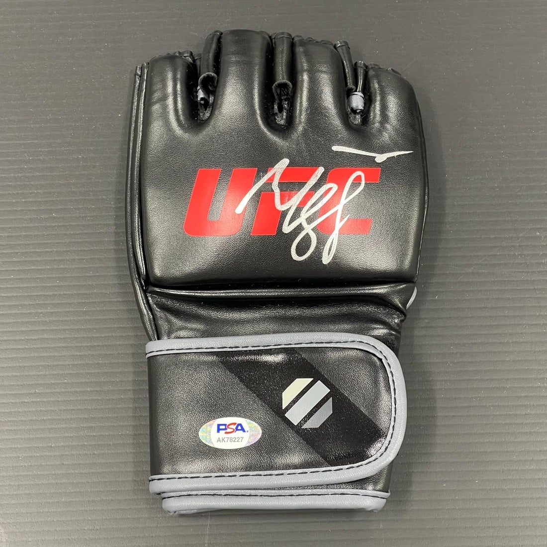 Khamzat Chimaev Autographed Boxing Glove PSA/DNA MMA Collectible (1 of 3)