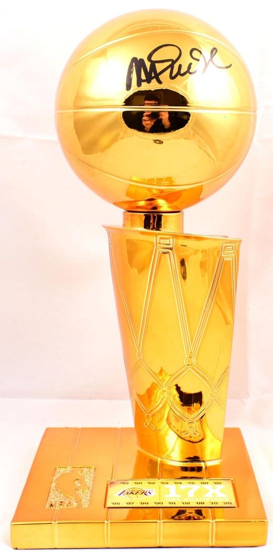 Magic Johnson Autographed 12 Mini NBA Trophy Los Angeles Lakers Beckett Authenticated (1 of 6)