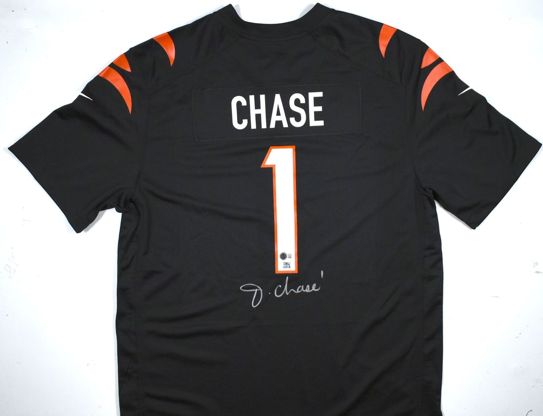 Ja'Marr Chase Autographed Cincinnati Bengals Nike Jersey Beckett Authenticated: Ja'Marr Chase Autographed Cincinnati Bengals Nike Jersey Beckett Authenticated Elevate your game day experience with this authentic Ja'Marr Chase autographed black Nike game jersey. This original piec
