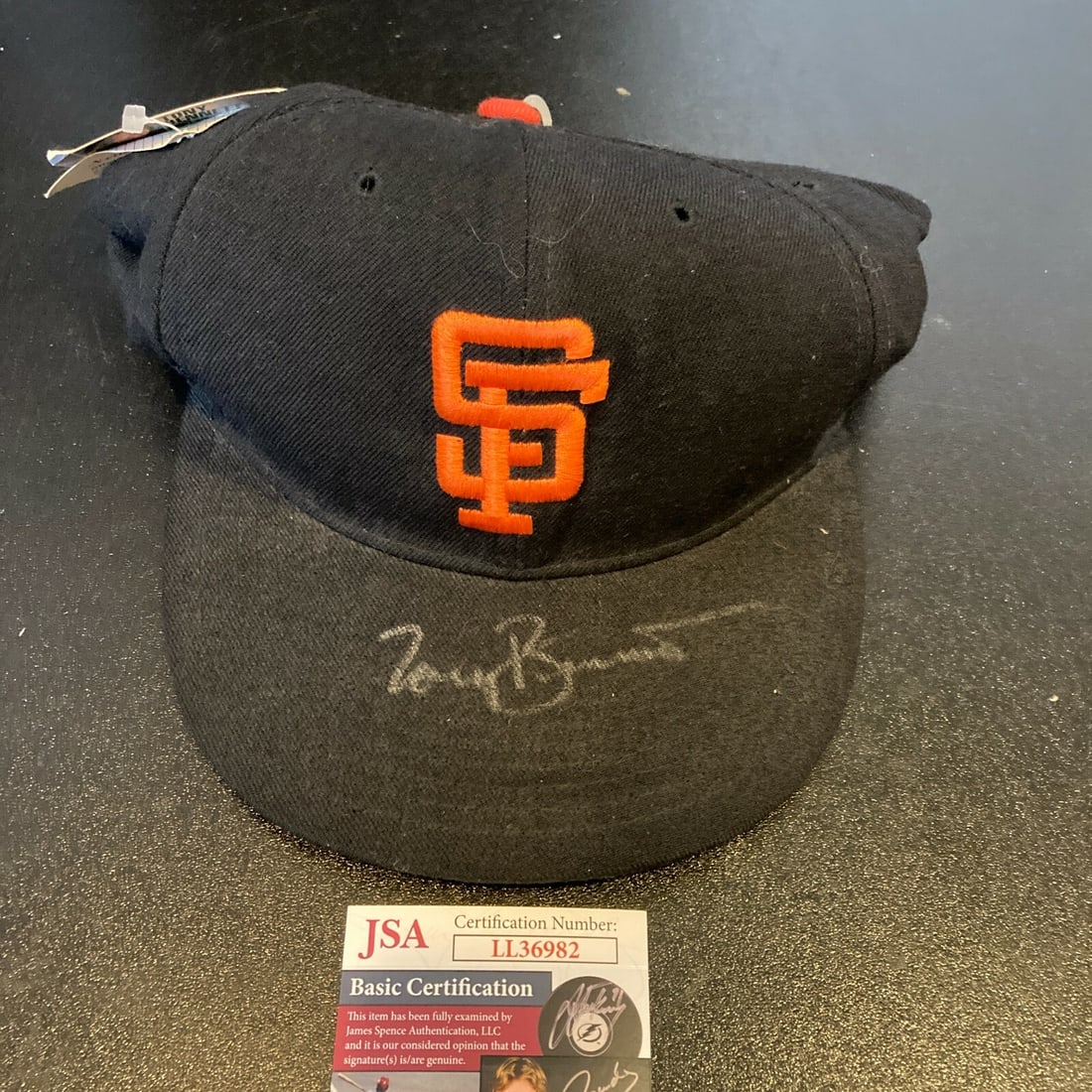 Tony Bennett Signed Giants Hat with JSA COA I Left My Heart In San Francisco: Tony Bennett Signed Giants Hat with JSA COA I Left My Heart In San Francisco This is a pre-owned San Francisco Giants hat personally signed by the legendary Tony Bennett, known for his iconic song "I