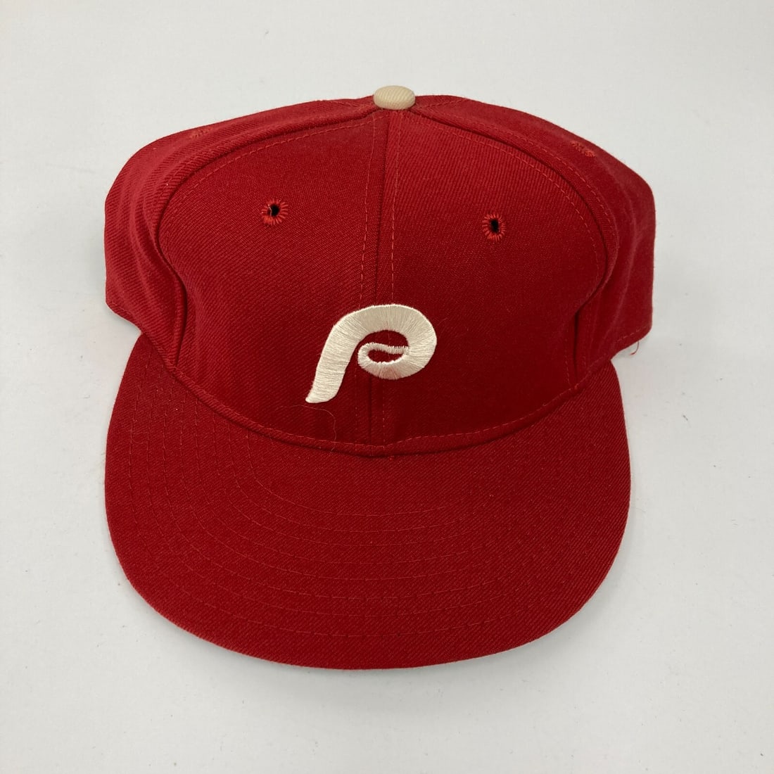 1970s Philadelphia Phillies Game-Issued Wilson Baseball Cap Sports Memorabilia: 1970s Philadelphia Phillies Game-Issued Wilson Baseball Cap Sports Memorabilia This is a Vintage 1970's Philadelphia Phillies Game Issued Wilson Baseball Cap. It is a piece of memorabilia from the col