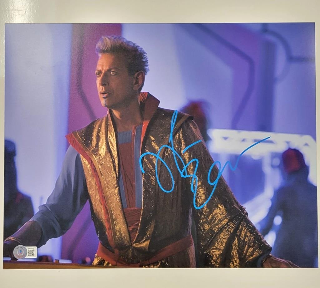 Jeff Goldblum Signed Grandmaster 11x14 Photo Thor Ragnarok Beckett Authenticated: Jeff Goldblum Signed Grandmaster 11x14 Photo Thor Ragnarok Beckett Authenticated This stunning 11x14 photograph features Jeff Goldblum as the Grandmaster from the Marvel movie Thor: Ragnarok. The phot