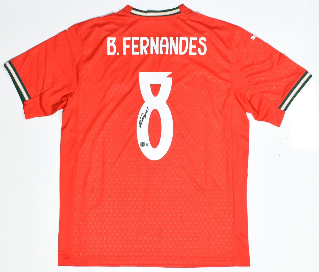 Bruno Fernandes Signed Portugal #8 Home Soccer Jersey Beckett Holo: Bruno Fernandes Signed Portugal #8 Home Soccer Jersey Beckett Holo This is an original autographed home soccer jersey of Bruno Fernandes, wearing number 8, representing the Portugal national team. The