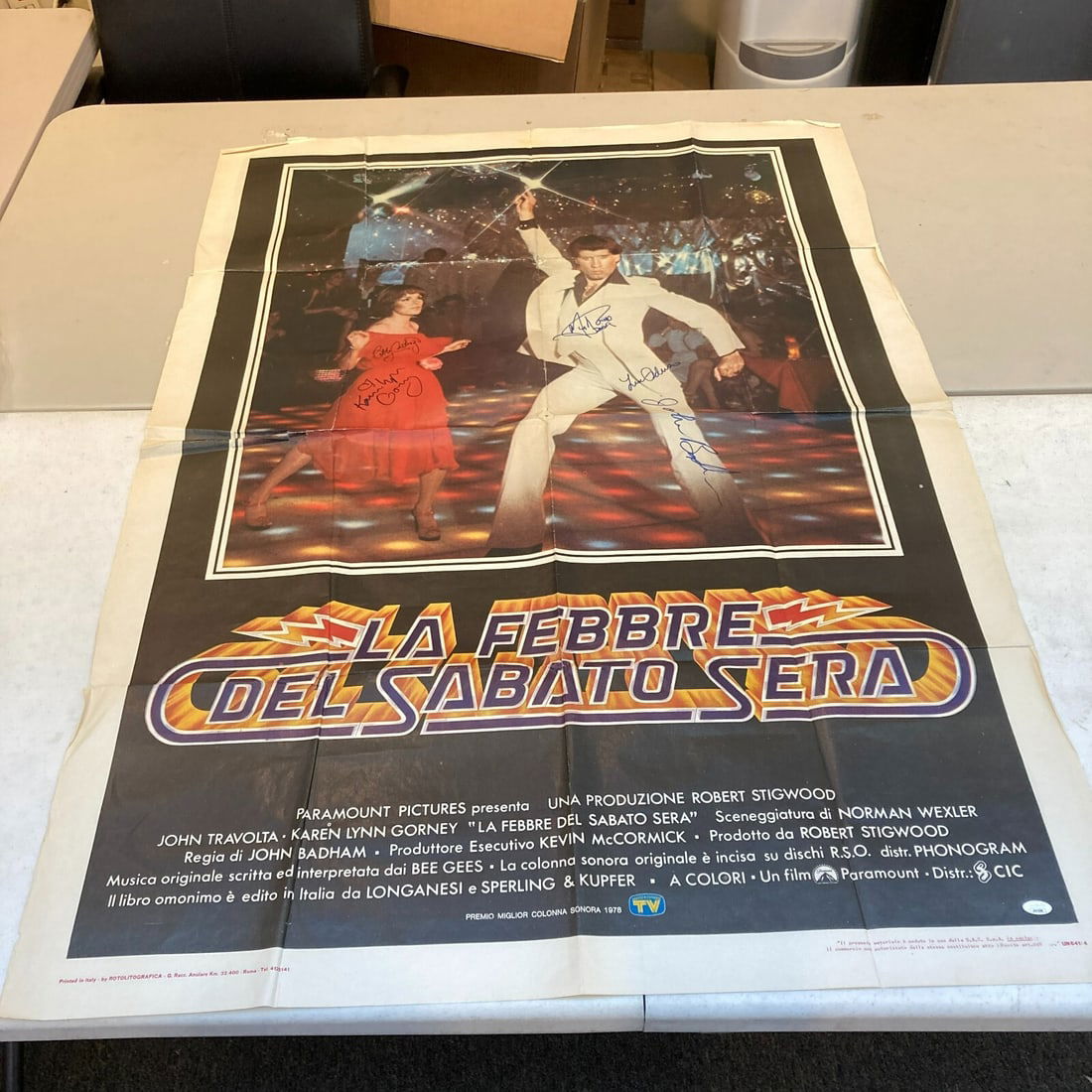 Karen Lynn Gorney Signed 39x55 Saturday Night Fever Vintage Poster JSA COA: Karen Lynn Gorney Signed 39x55 Saturday Night Fever Vintage Poster JSA COA This impressive 39x55 inch vintage original Italian poster from the iconic film "Saturday Night Fever" features signatures fr