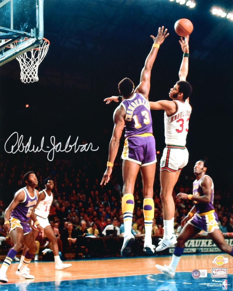 Kareem Abdul-Jabbar Signed Milwaukee Bucks 16x20 Photo Beckett Authenticated (1 of 12)