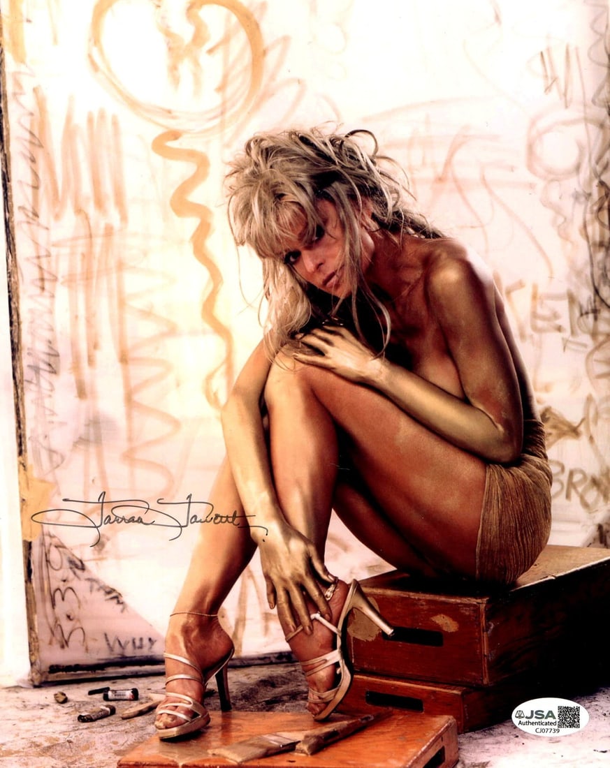 8x10 Photograph Signed by Farrah Fawcett with JSA Authentication: 8x10 Photograph Signed by Farrah Fawcett with JSA Authentication This is an 8x10 photograph autographed by Farrah Fawcett, known for her role in Charlie's Angels. The signature has been authenticated