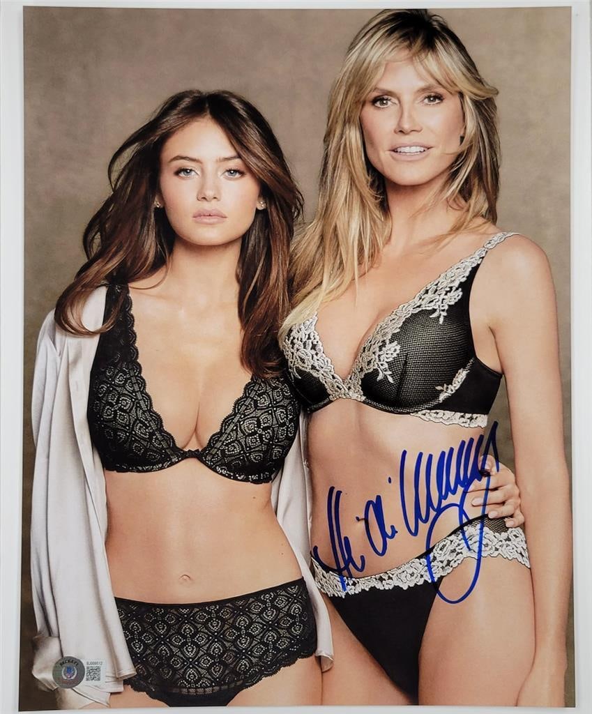 Heidi Klum Signed 11x14 Photo Sports Illustrated Beckett Authenticated: Heidi Klum Signed 11x14 Photo Sports Illustrated Beckett Authenticated This striking 11x14 photograph features Heidi Klum, the renowned Sports Illustrated model, and comes with a verified autograph au