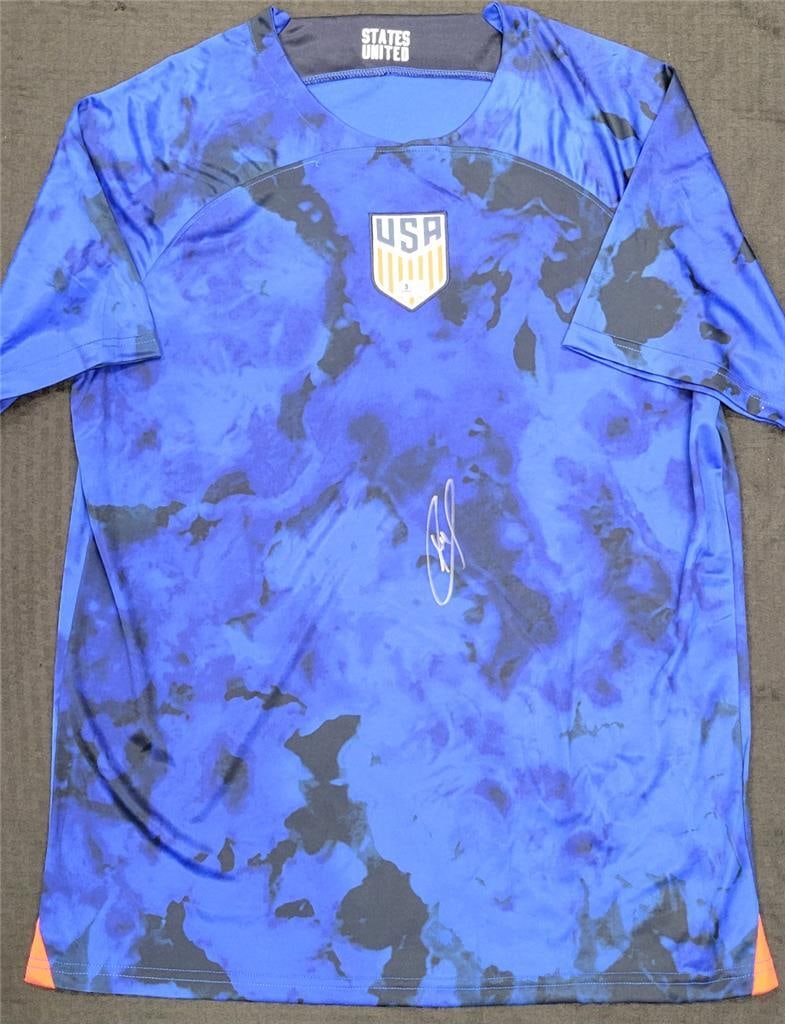 Christian Pulisic Signed USA Soccer Jersey Beckett Authenticated: Christian Pulisic Signed USA Soccer Jersey Beckett Authenticated This is an original Team USA jersey signed by soccer star Christian Pulisic. The jersey comes with authentication from Beckett Authenti
