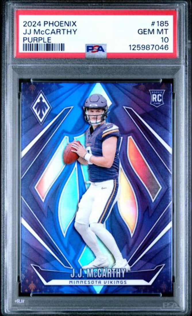 2024 Panini Phoenix JJ McCarthy #185 Purple Rookie Card PSA 10: 2024 Panini Phoenix JJ McCarthy #185 Purple Rookie Card PSA 10 This is a graded 2024 Panini Phoenix JJ McCarthy #185 Purple Rookie Football Card with a remarkable grade of PSA 10. The card showcases J