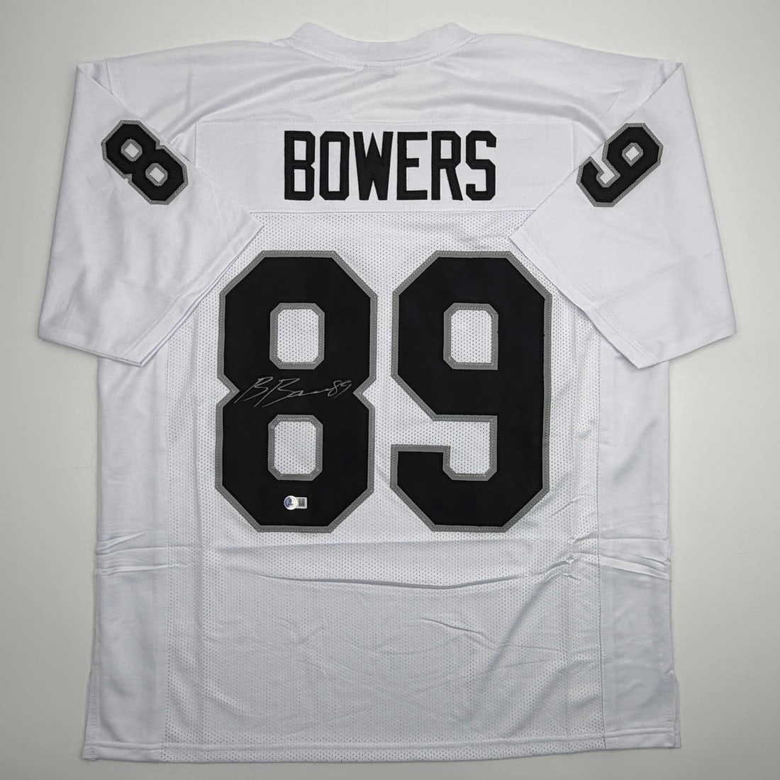 Brock Bowers Autographed Custom Jersey Las Vegas Raiders Beckett COA: Brock Bowers Autographed Custom Jersey Las Vegas Raiders Beckett COA This custom autographed Brock Bowers Las Vegas Raiders white jersey is a unique collectible for fans and collectors alike. Featurin