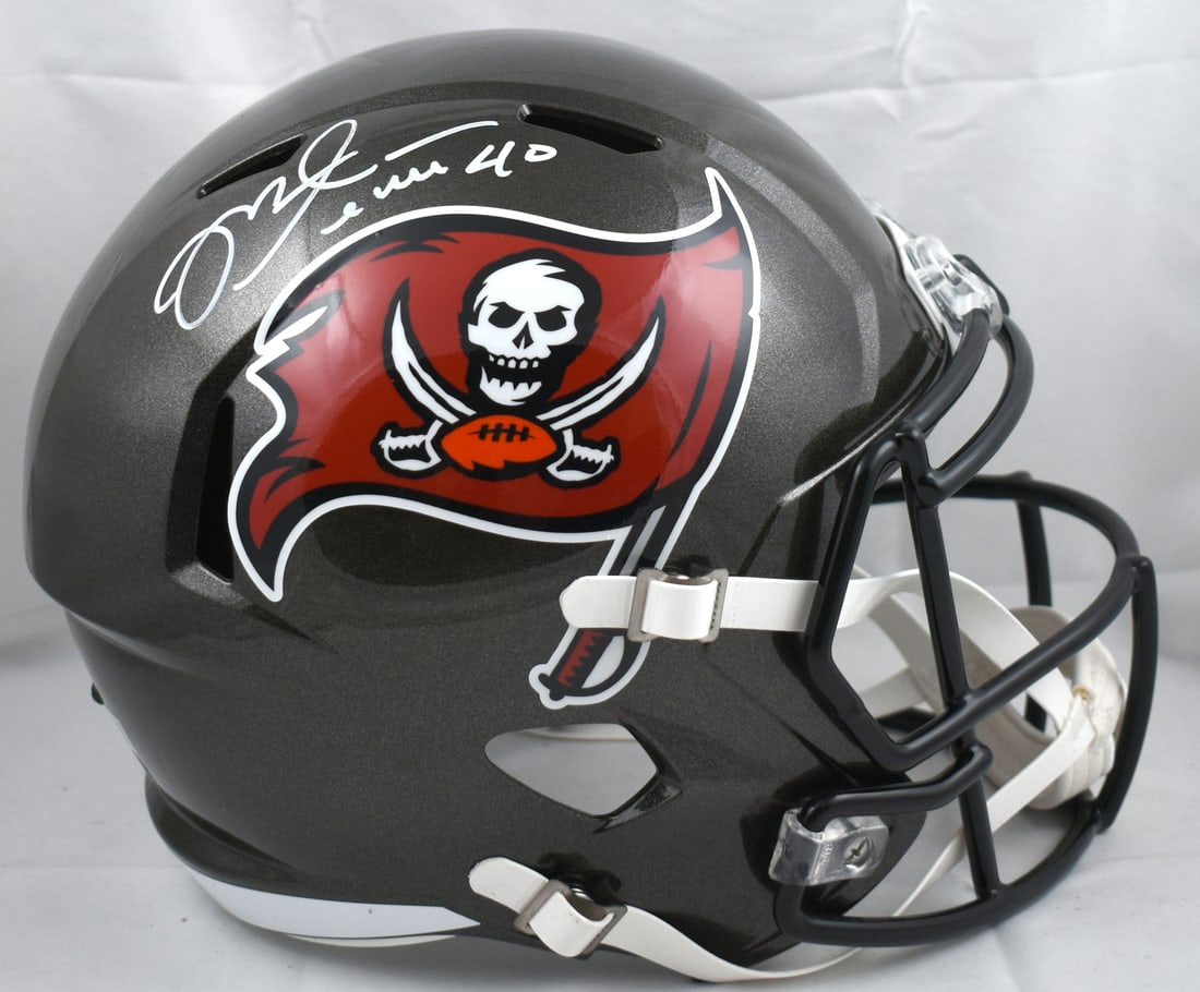 Mike Alstott Signed Buccaneers F/S 97-13 Speed Helmet Beckett Authenticated: Mike Alstott Signed Buccaneers F/S 97-13 Speed Helmet Beckett Authenticated This authentic full-size speed helmet is autographed by NFL legend Mike Alstott, a key player for the Tampa Bay Buccaneers.