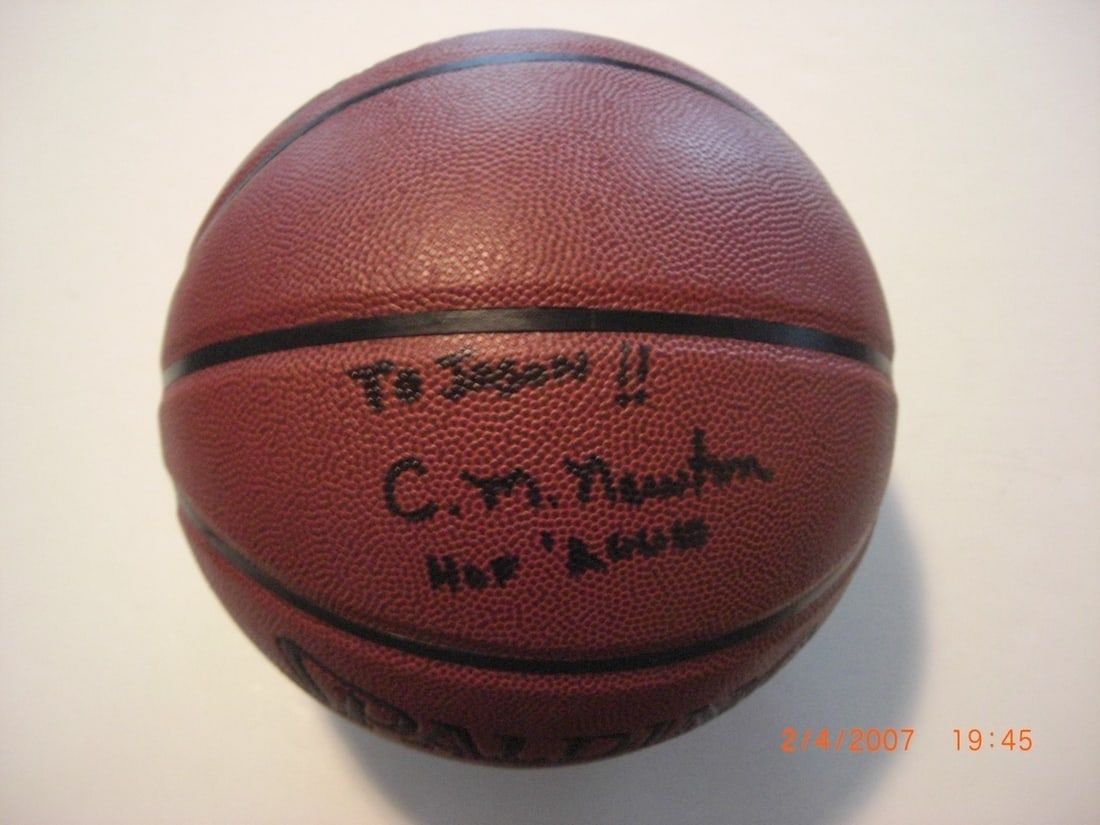 Kentucky Wildcats 51 NCAA Champs Signed Basketball Beckett COA: Kentucky Wildcats 51 NCAA Champs Signed Basketball Beckett COA Celebrate the historic achievement of the 2000 NCAA Champions with this signed basketball by CM Newton. This collectible item comes with