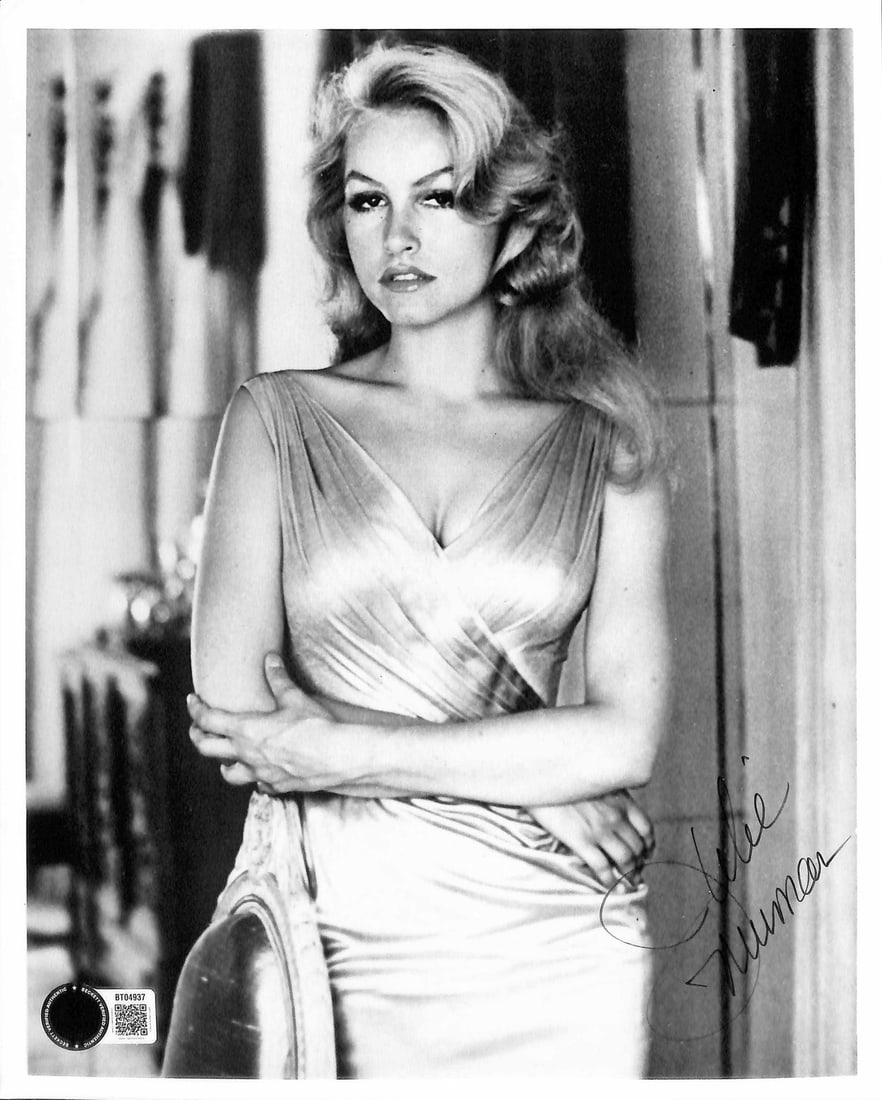 Julie Newmar Signed 8x10 Catwoman Photo Authenticated by Beckett: Julie Newmar Signed 8x10 Catwoman Photo Authenticated by Beckett This is a stunning 8x10 black-and-white portrait photo signed by Julie Newmar, renowned for her iconic portrayal of Catwoman in the 196