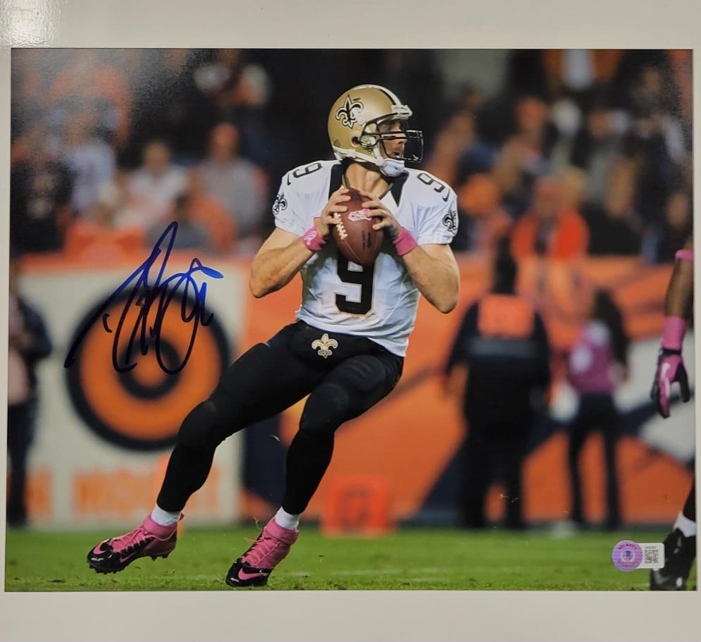 Drew Brees Signed New Orleans Saints 11x14 Photo Beckett BAS: Drew Brees Signed New Orleans Saints 11x14 Photo Beckett BAS This is an original 11x14 photograph signed by Drew Brees, the legendary quarterback of the New Orleans Saints. The autograph has been auth