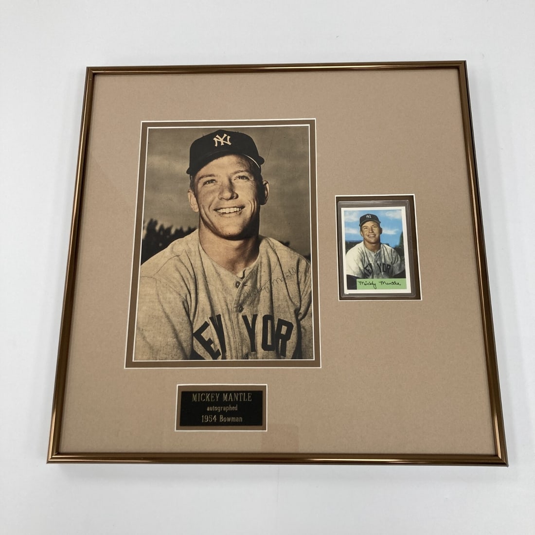 Mickey Mantle 1954 Rookie Era Signed 8x10 Photo PSA/DNA BAS Authenticated: Mickey Mantle 1954 Rookie Era Signed 8x10 Photo PSA/DNA BAS Authenticated Celebrate the legacy of baseball legend Mickey Mantle with this stunning autographed 8x10 photo, capturing the essence of his